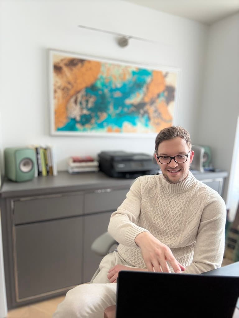 Andreas Kloetzel at his desk